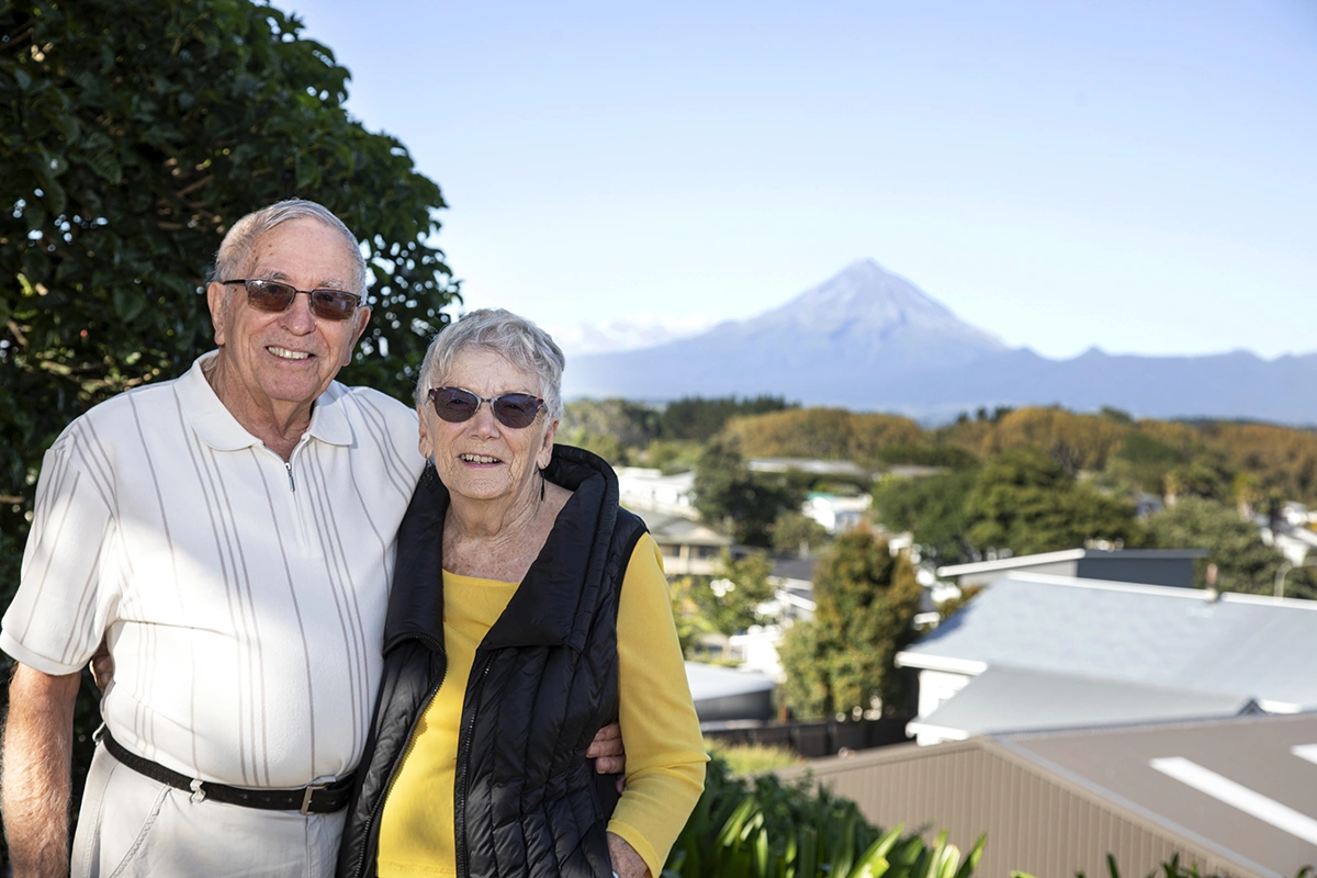 elderly-couple-mt-taranaki